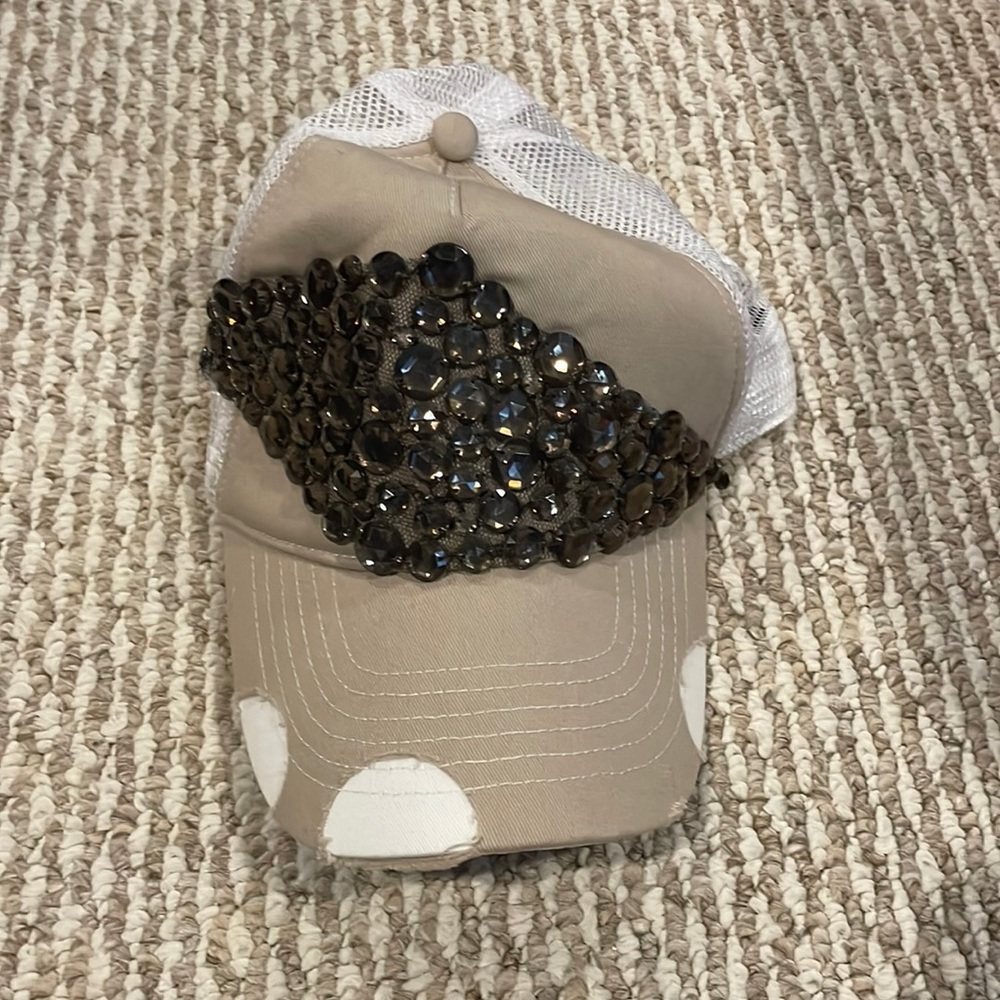 Trucker hat